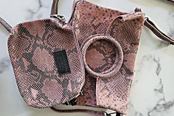 double_pochette_croco_rose