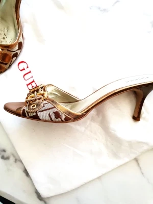 escarpins_guess_dore_jpg_1