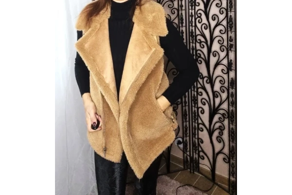 gilet_grosse_fausse_fourrure_camel_