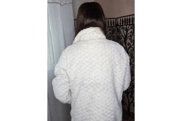 gilet_manches_zippe_blanc_casse_tout_doux_et_chaud