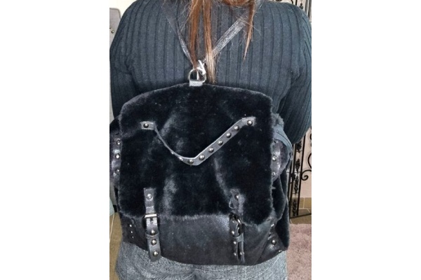 sac_a_dos_fourrure_dos_2